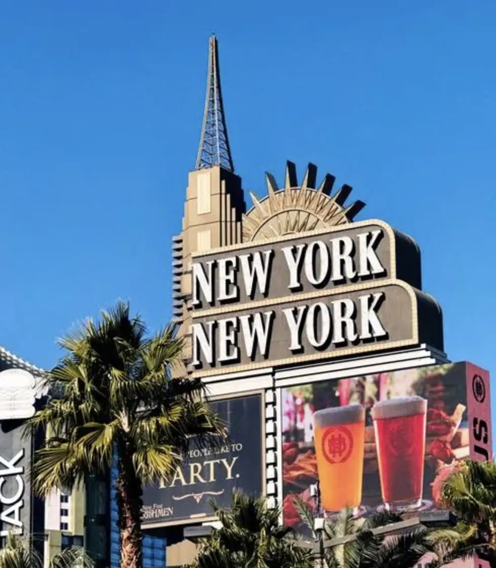 在赌场旁的咖啡店,目睹赌徒的焦虑与期待