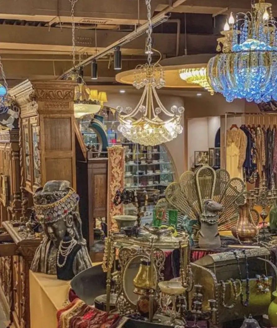 在赌场旁的咖啡店,目睹赌徒的焦虑与期待